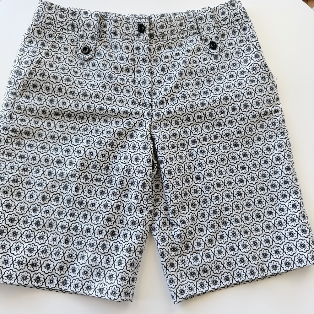 Women's 4 Bermuda Shorts Long Black White Floral 9.5" Inseam Etcetera Stretch